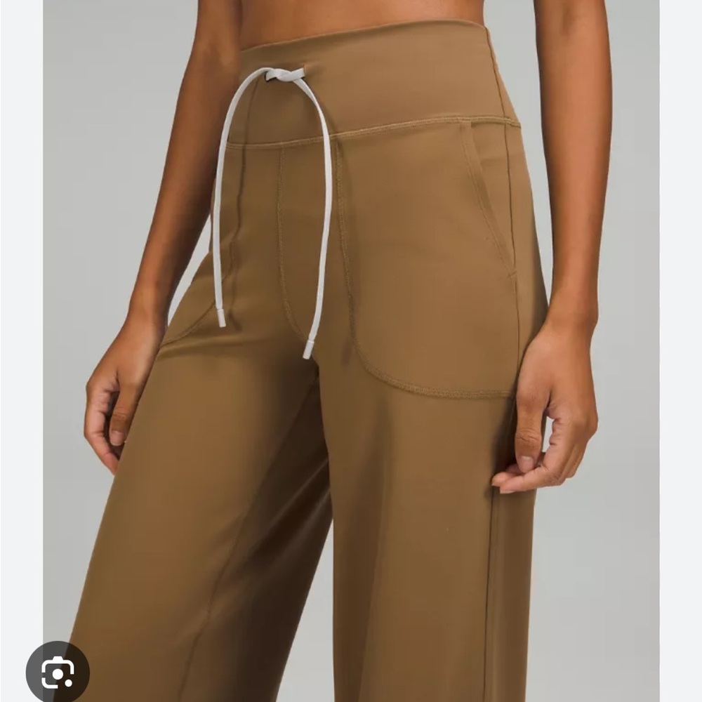 Lululemon “Throw back” Still pants in Artifact size 8.